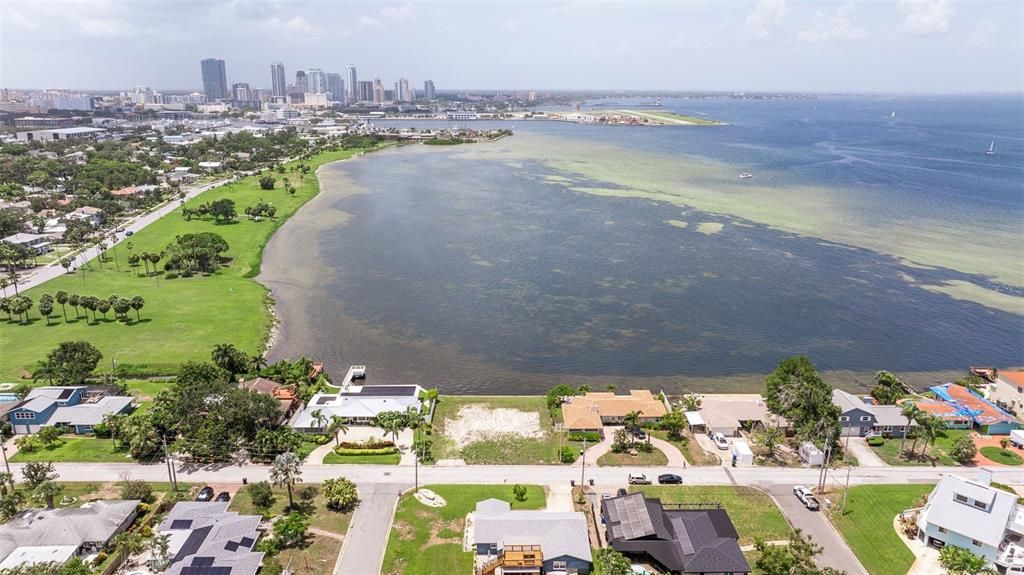 En Venta: $975,000 (0.29 acres)