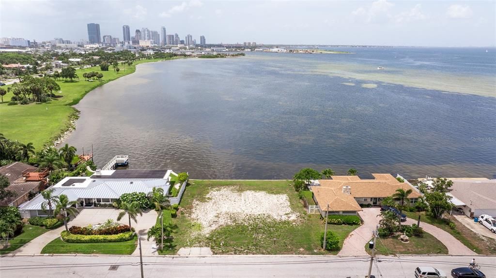 En Venta: $975,000 (0.29 acres)