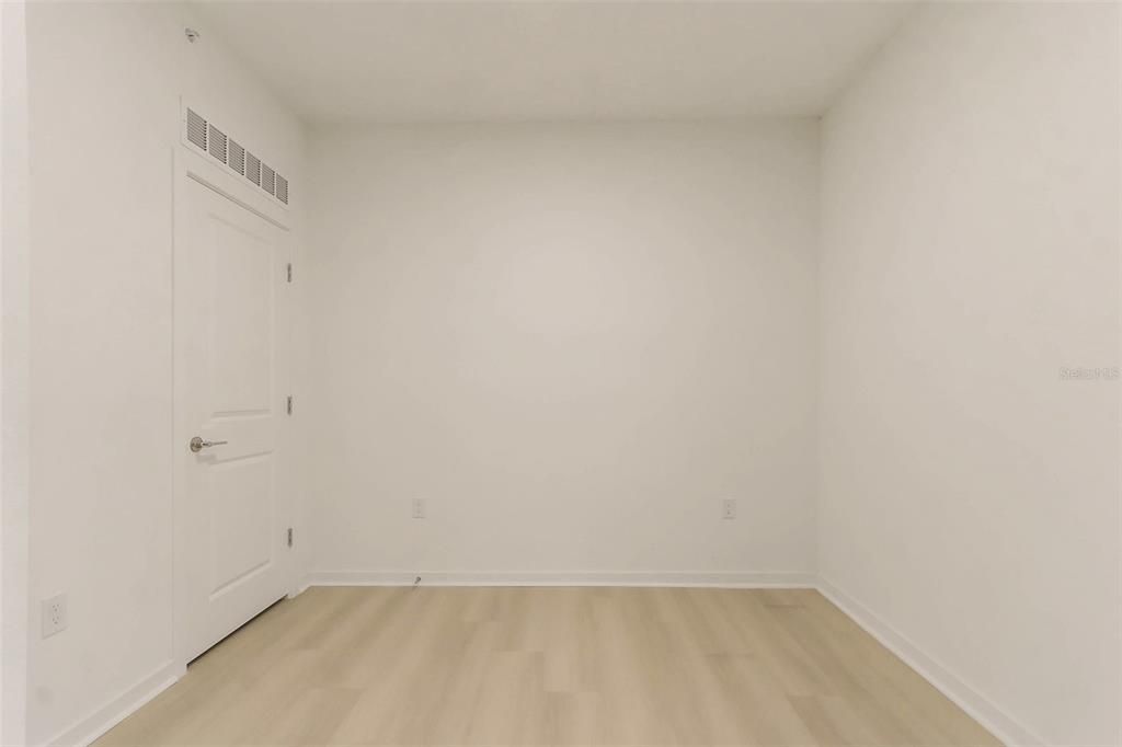 For Sale: $249,000 (1 beds, 1 baths, 750 Square Feet)
