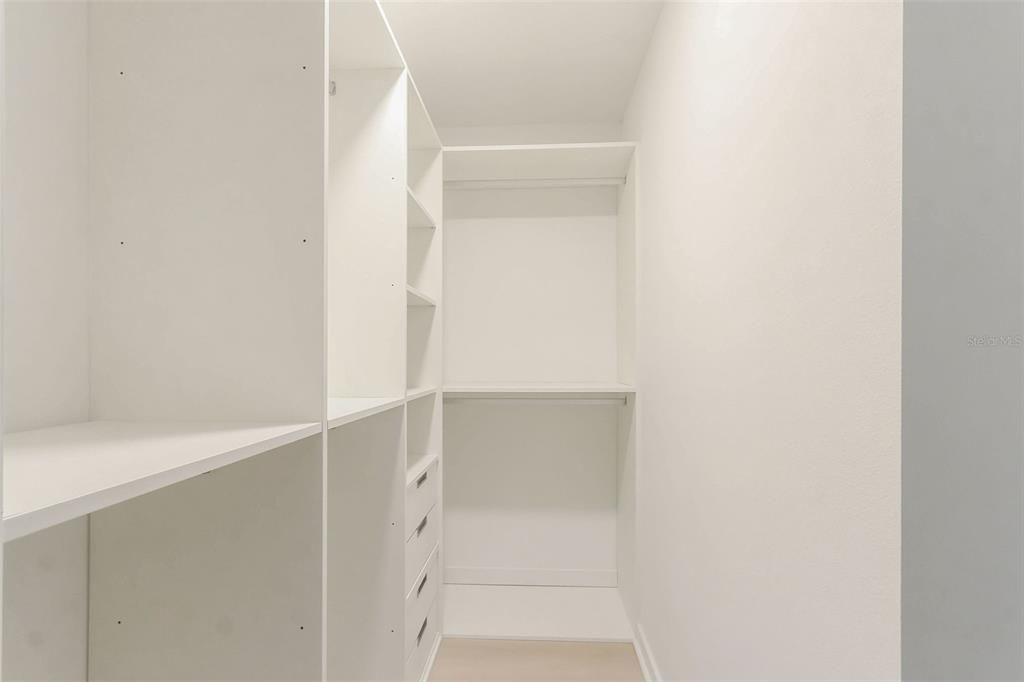 For Sale: $249,000 (1 beds, 1 baths, 750 Square Feet)
