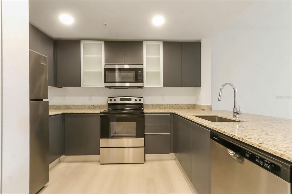 For Sale: $249,000 (1 beds, 1 baths, 750 Square Feet)