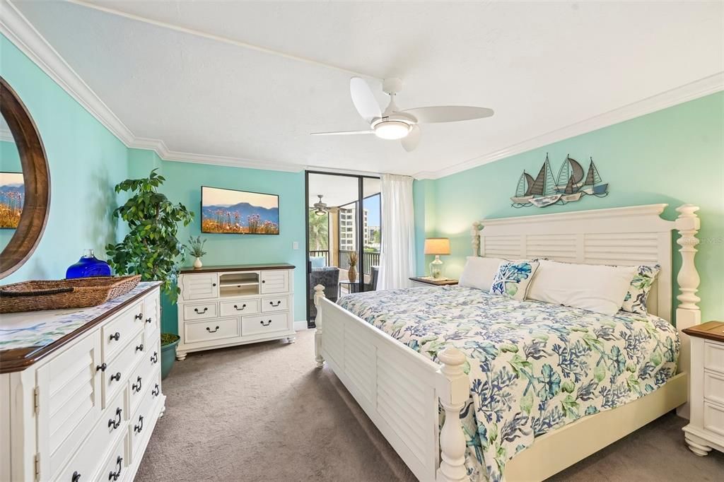For Sale: $1,175,000 (2 beds, 2 baths, 1361 Square Feet)
