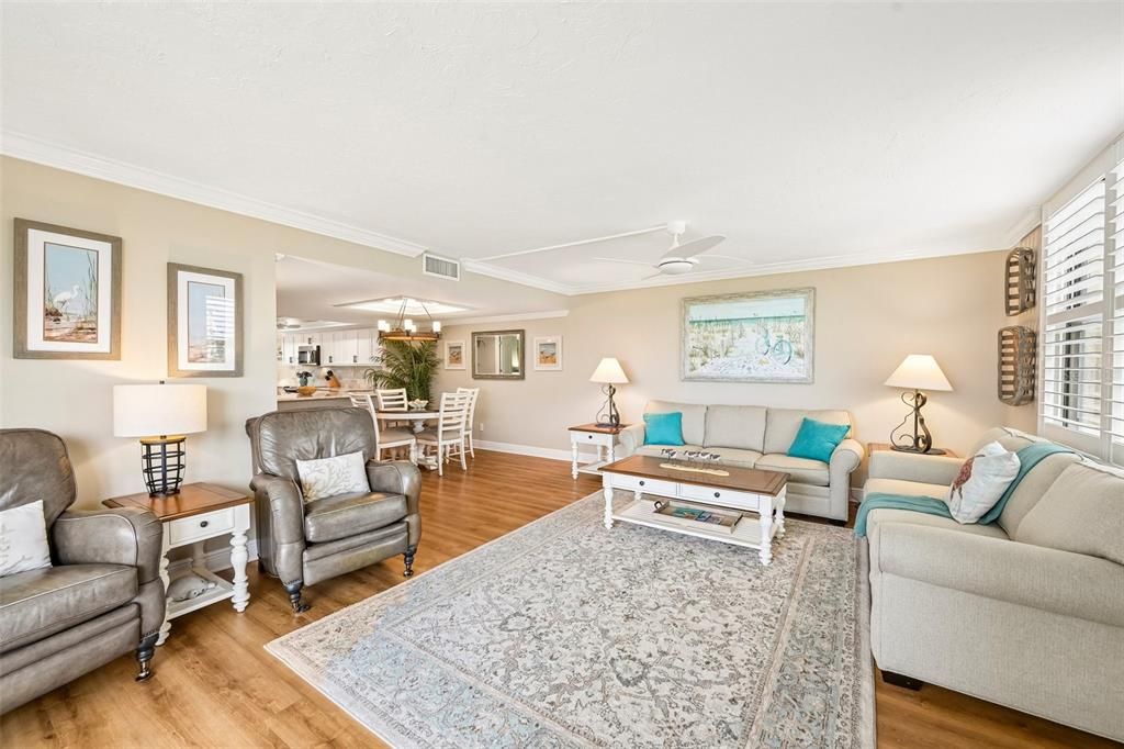 For Sale: $1,175,000 (2 beds, 2 baths, 1361 Square Feet)