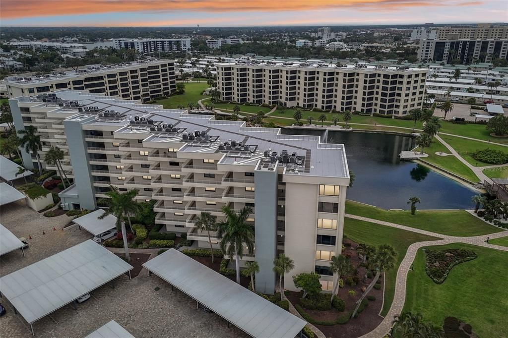 For Sale: $1,175,000 (2 beds, 2 baths, 1361 Square Feet)