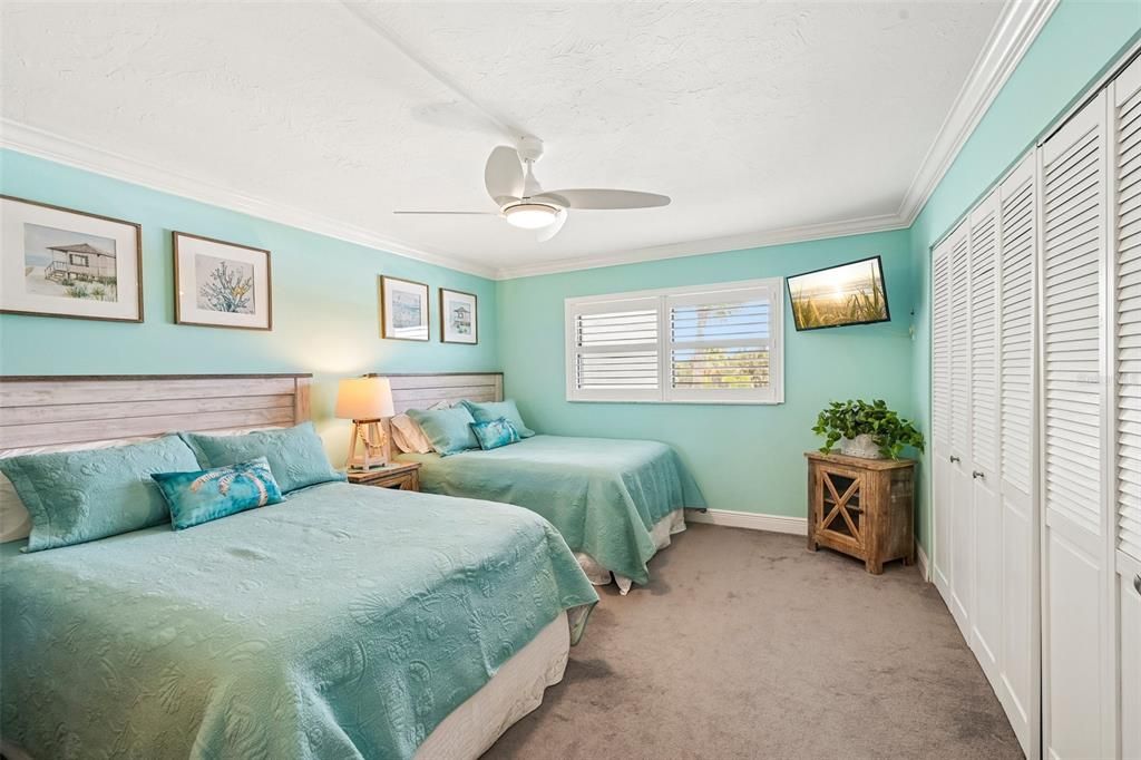 For Sale: $1,175,000 (2 beds, 2 baths, 1361 Square Feet)
