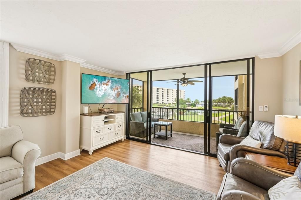 For Sale: $1,175,000 (2 beds, 2 baths, 1361 Square Feet)