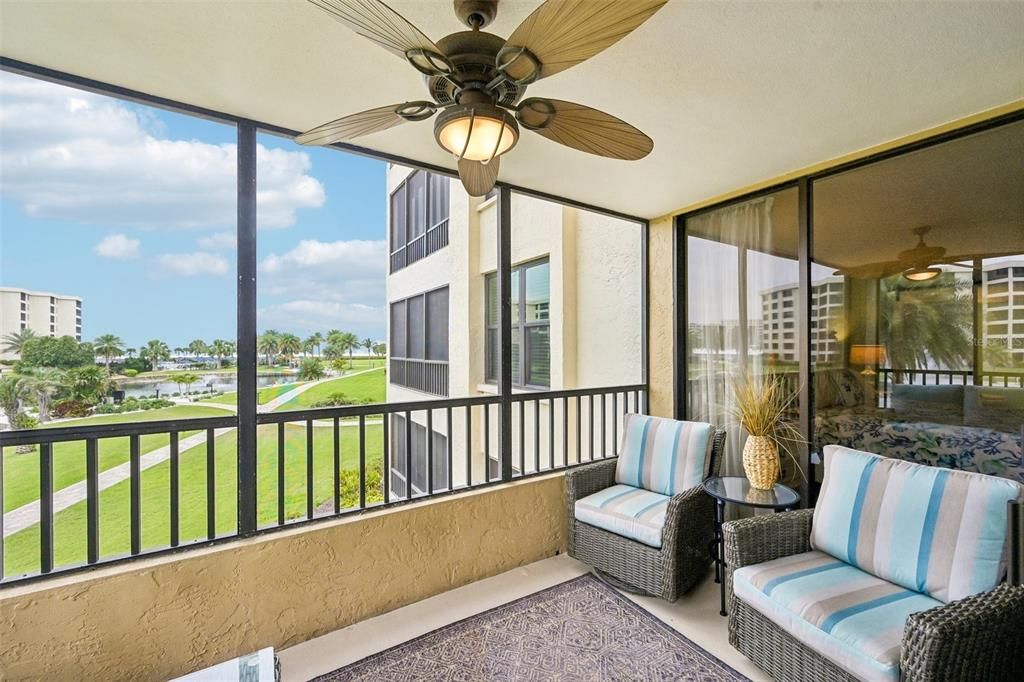 For Sale: $1,175,000 (2 beds, 2 baths, 1361 Square Feet)