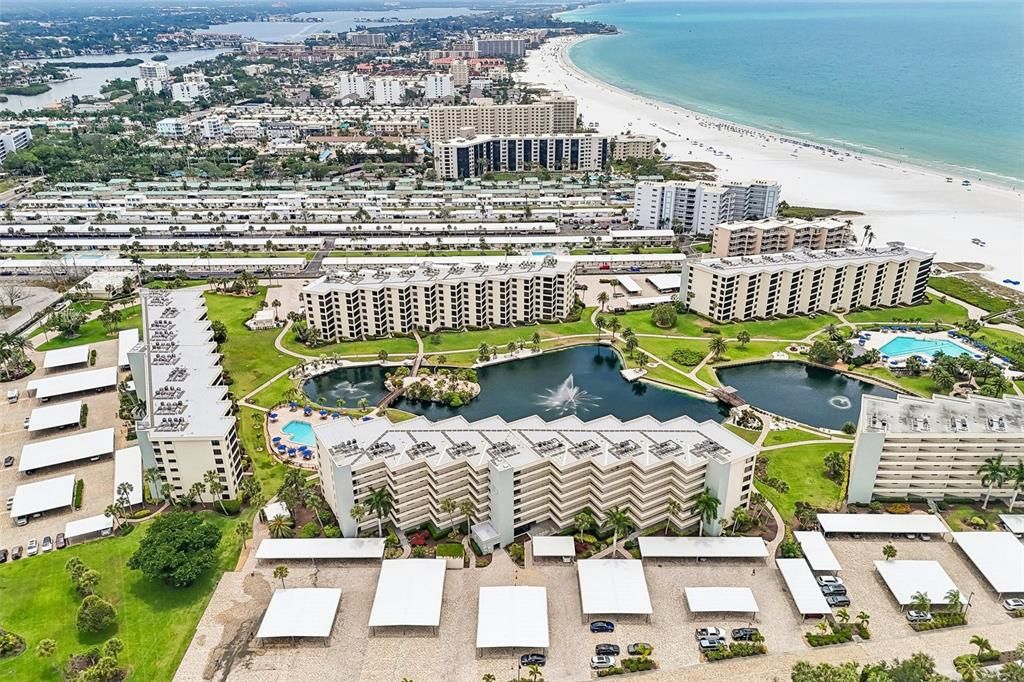 For Sale: $1,175,000 (2 beds, 2 baths, 1361 Square Feet)