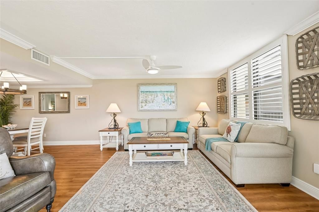 For Sale: $1,175,000 (2 beds, 2 baths, 1361 Square Feet)
