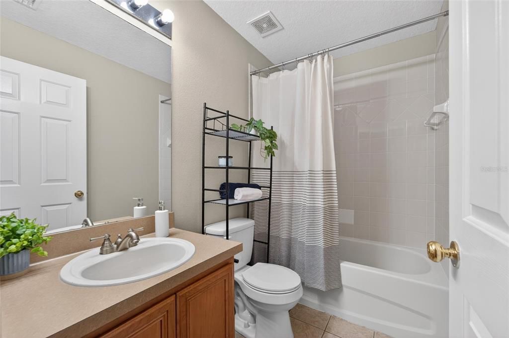 For Sale: $196,500 (3 beds, 2 baths, 1408 Square Feet)