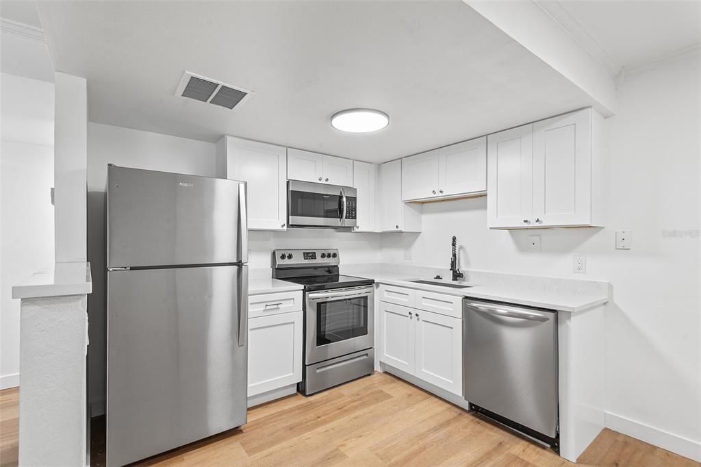 For Rent: $1,375 (1 beds, 1 baths, 640 Square Feet)