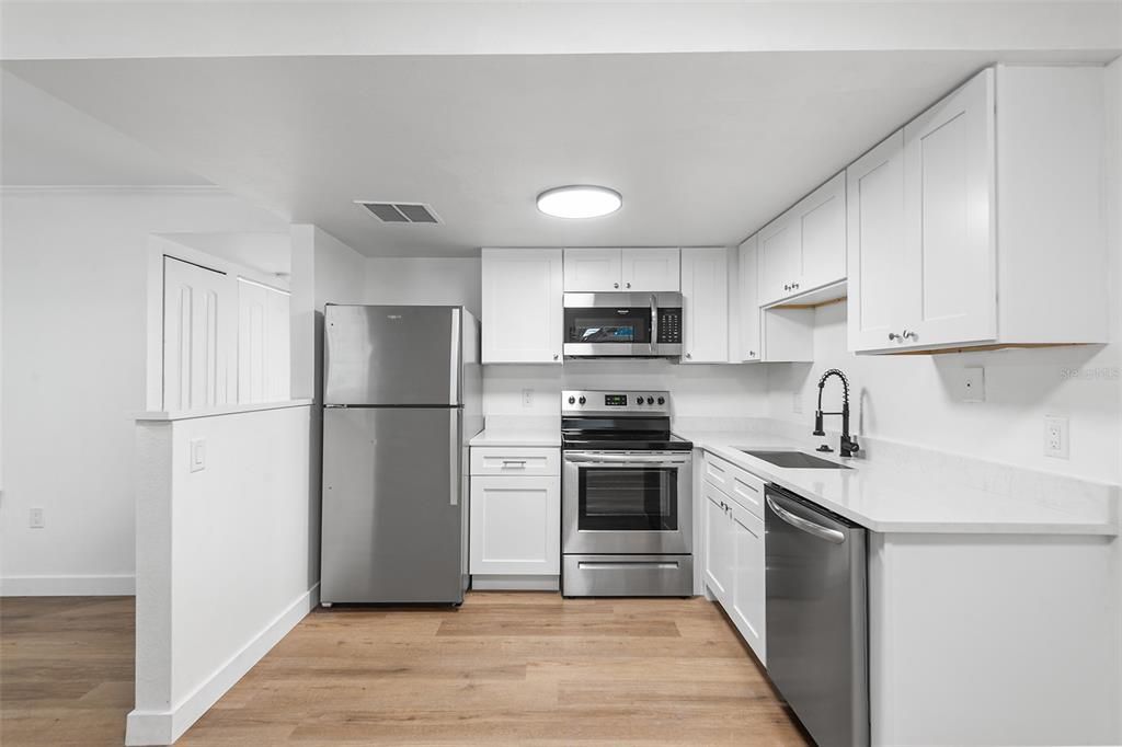 For Rent: $1,375 (1 beds, 1 baths, 640 Square Feet)