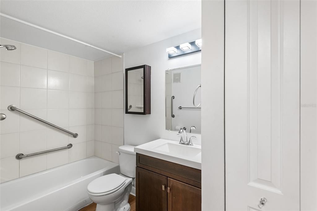 For Rent: $1,375 (1 beds, 1 baths, 640 Square Feet)