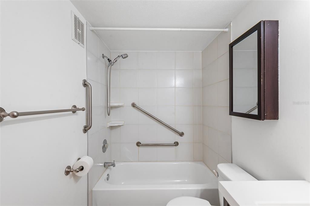 For Rent: $1,375 (1 beds, 1 baths, 640 Square Feet)