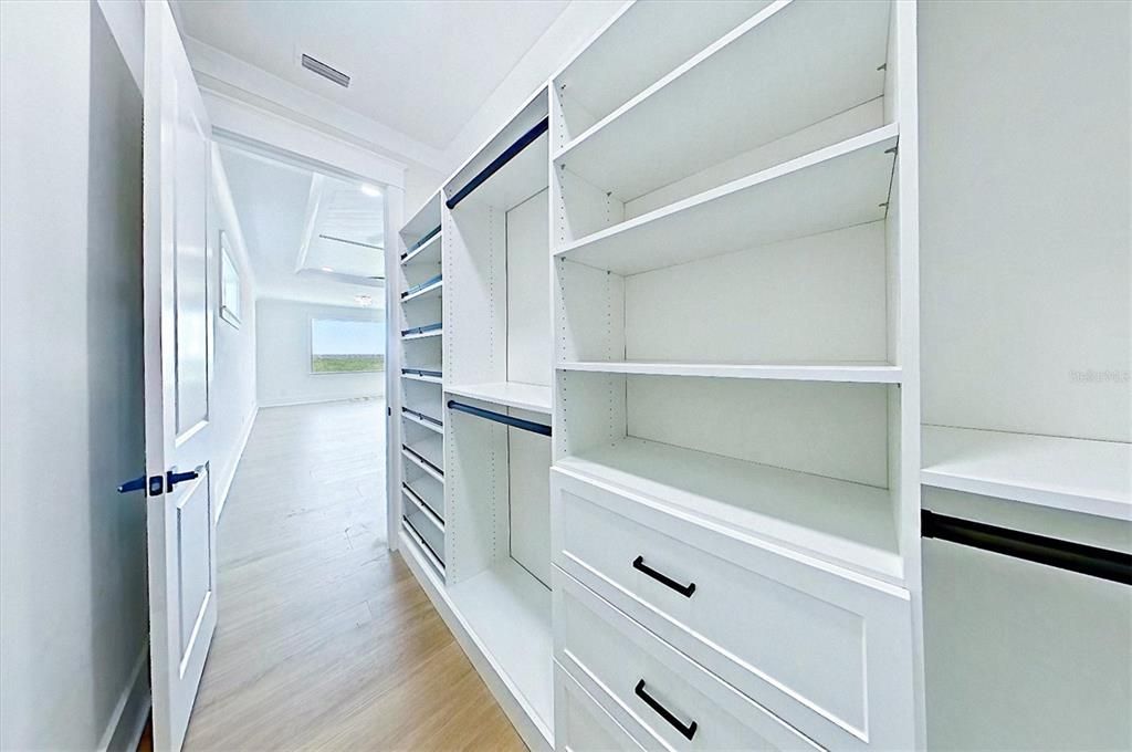 En Venta: $2,295,000 (3 camas, 2 baños, 2839 Pies cuadrados)