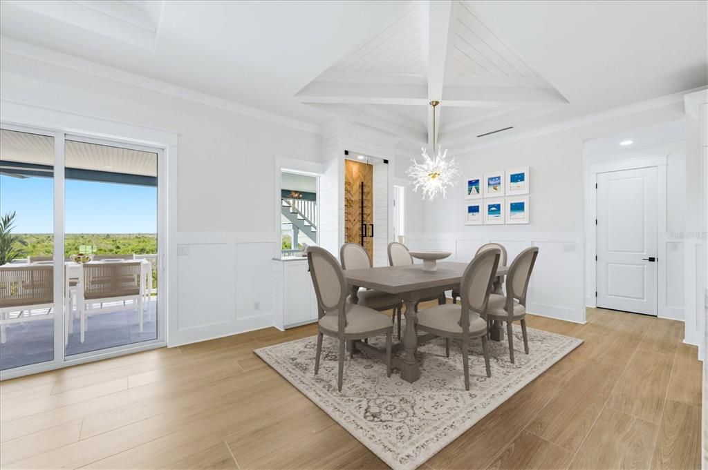 En Venta: $2,295,000 (3 camas, 2 baños, 2839 Pies cuadrados)