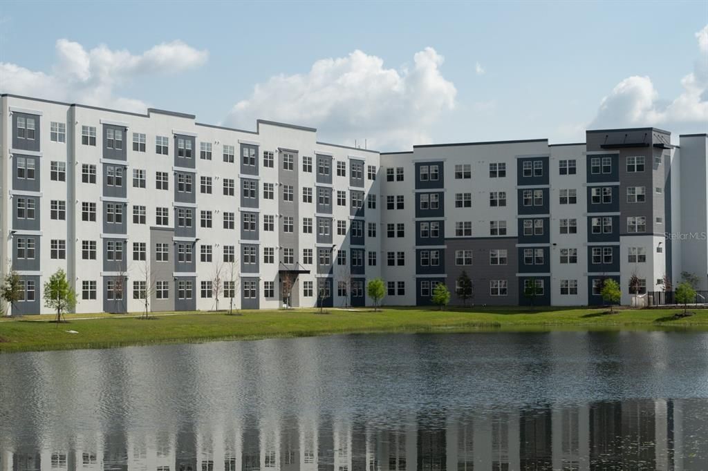 Под контрактом: $1,800 (2 спален, 2 ванн, 1023 Квадратных фут)