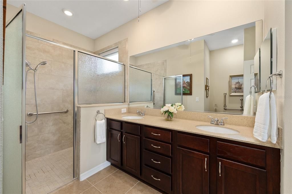 Activo con contrato: $249,900 (2 camas, 2 baños, 1344 Pies cuadrados)