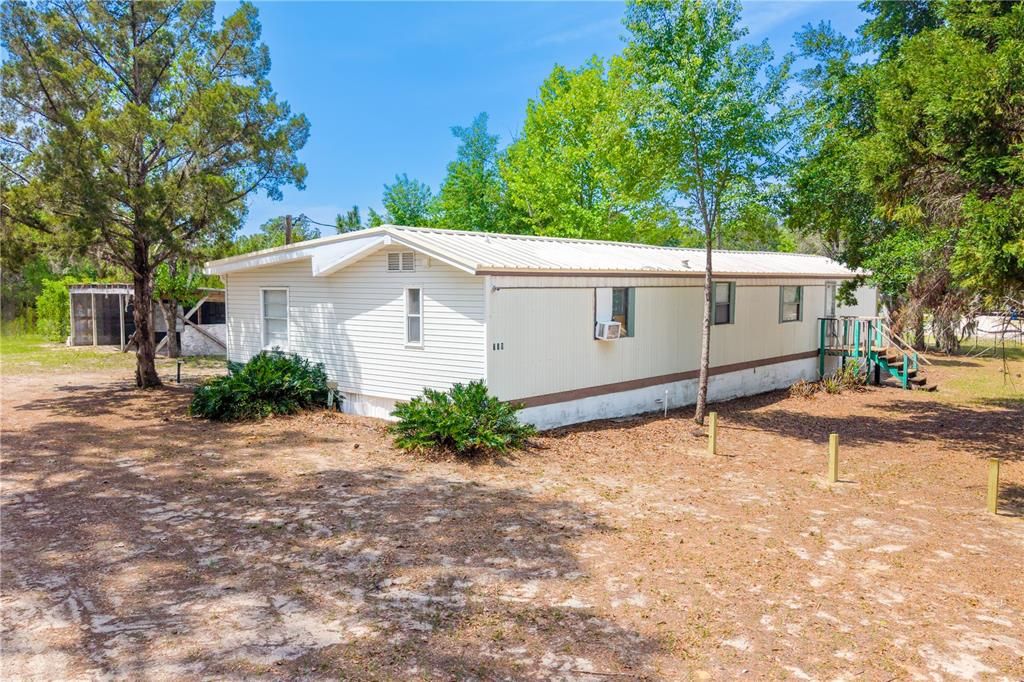 For Sale: $149,000 (3 beds, 2 baths, 1260 Square Feet)