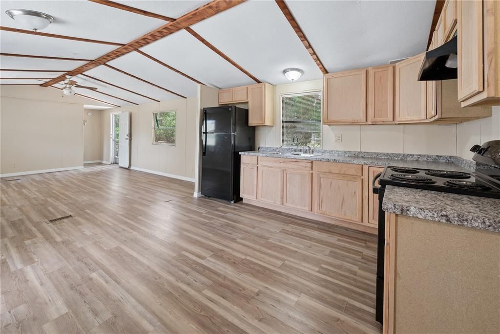 For Sale: $149,000 (3 beds, 2 baths, 1260 Square Feet)