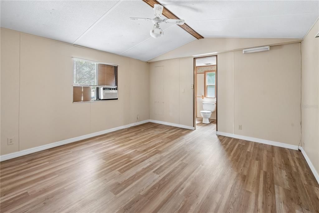 For Sale: $149,000 (3 beds, 2 baths, 1260 Square Feet)