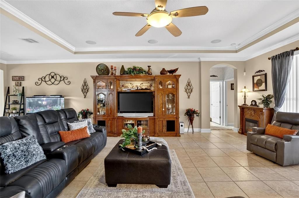 En Venta: $538,000 (4 camas, 3 baños, 2830 Pies cuadrados)