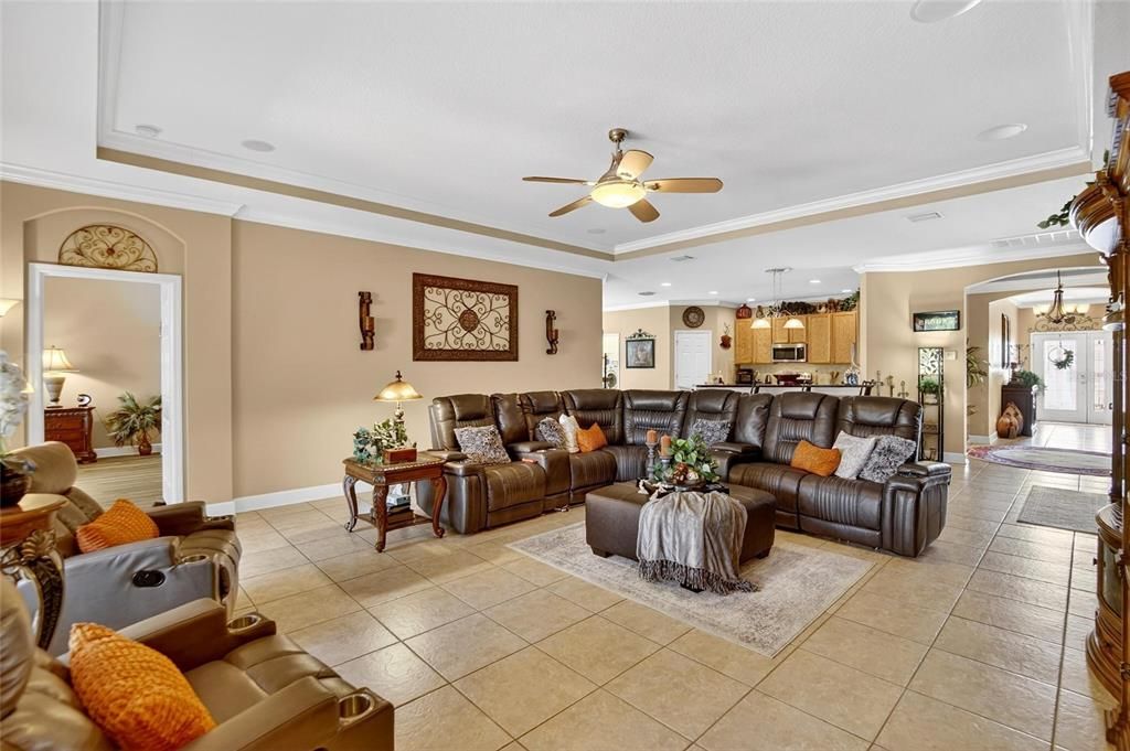 En Venta: $538,000 (4 camas, 3 baños, 2830 Pies cuadrados)