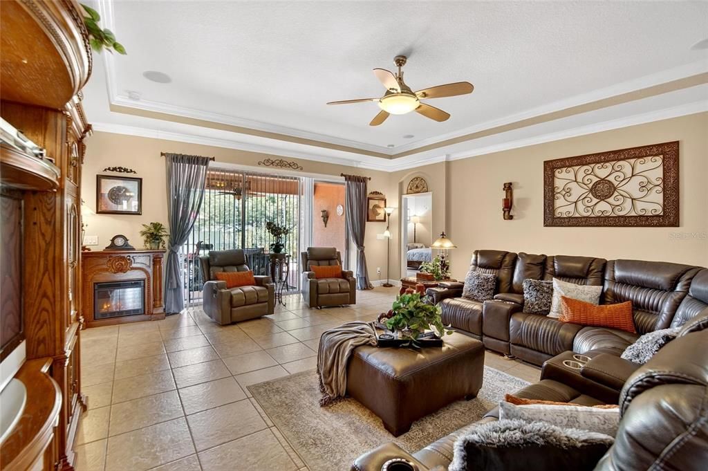 En Venta: $538,000 (4 camas, 3 baños, 2830 Pies cuadrados)