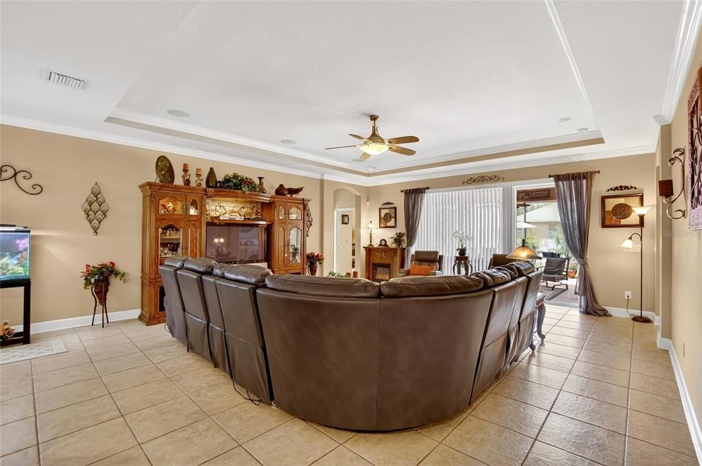 En Venta: $538,000 (4 camas, 3 baños, 2830 Pies cuadrados)