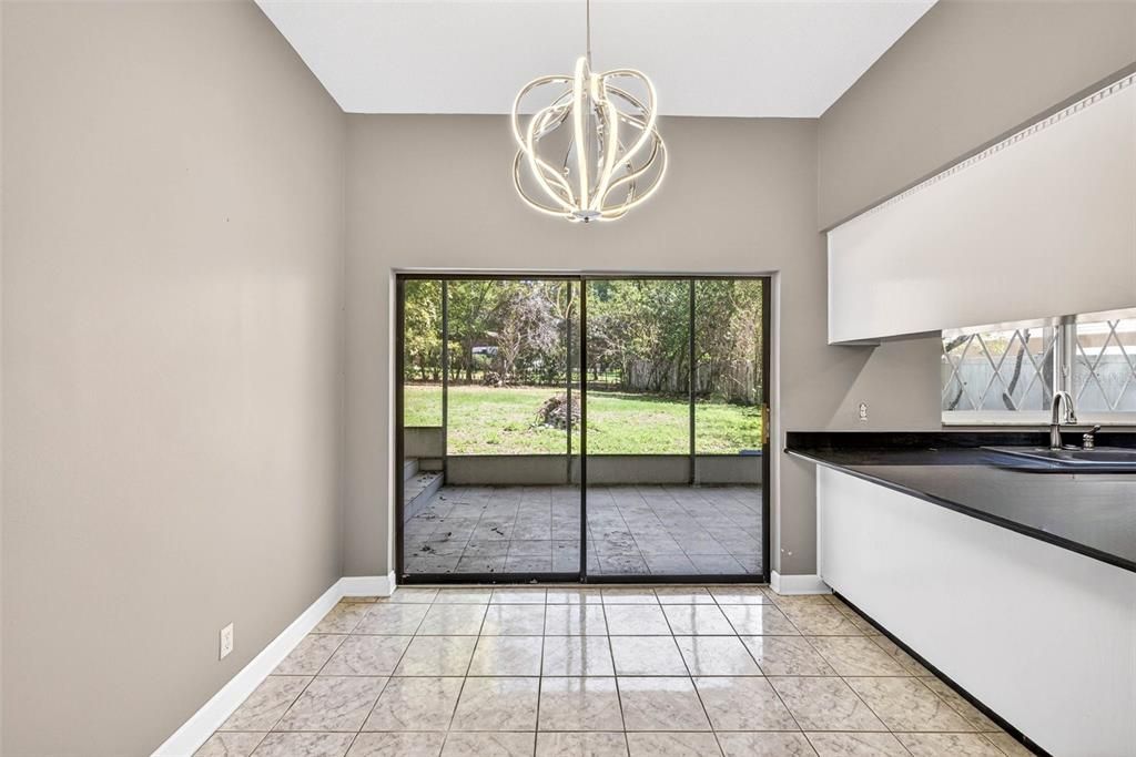 Activo con contrato: $625,000 (3 camas, 3 baños, 3636 Pies cuadrados)