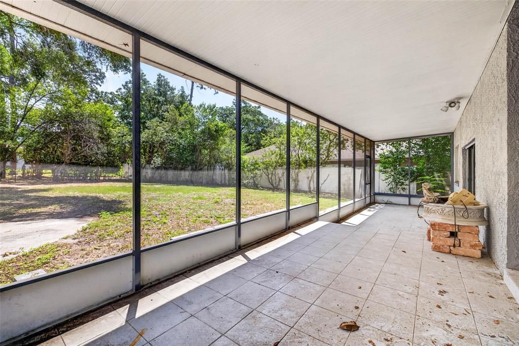 Activo con contrato: $625,000 (3 camas, 3 baños, 3636 Pies cuadrados)