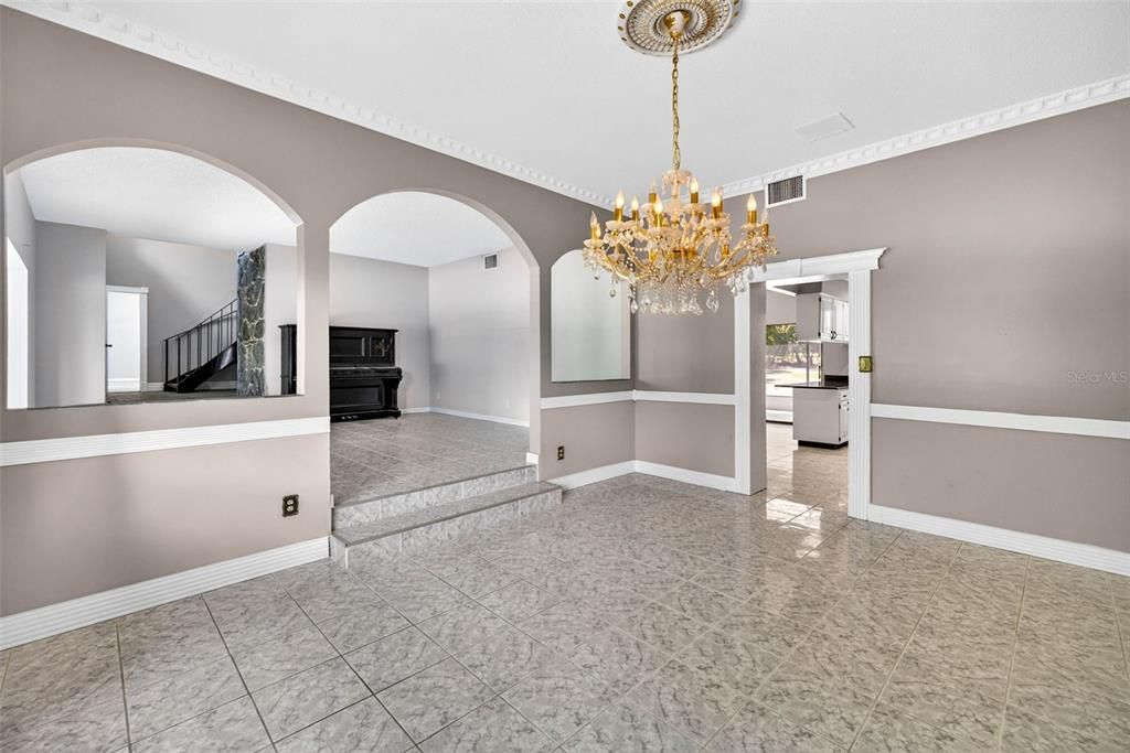 Activo con contrato: $625,000 (3 camas, 3 baños, 3636 Pies cuadrados)