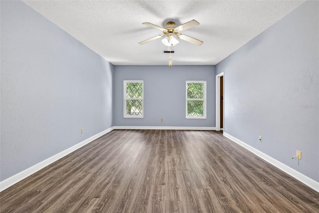 Activo con contrato: $625,000 (3 camas, 3 baños, 3636 Pies cuadrados)