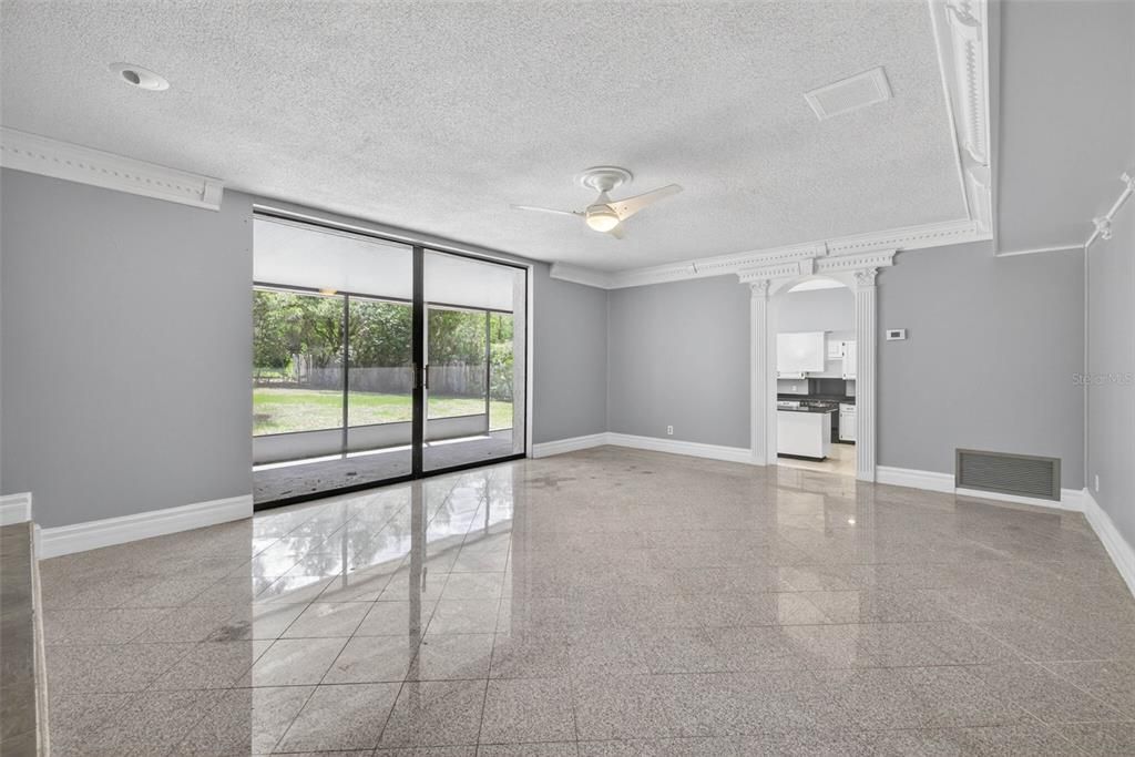 Activo con contrato: $625,000 (3 camas, 3 baños, 3636 Pies cuadrados)