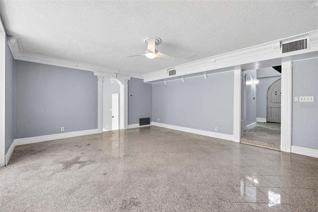 Activo con contrato: $625,000 (3 camas, 3 baños, 3636 Pies cuadrados)