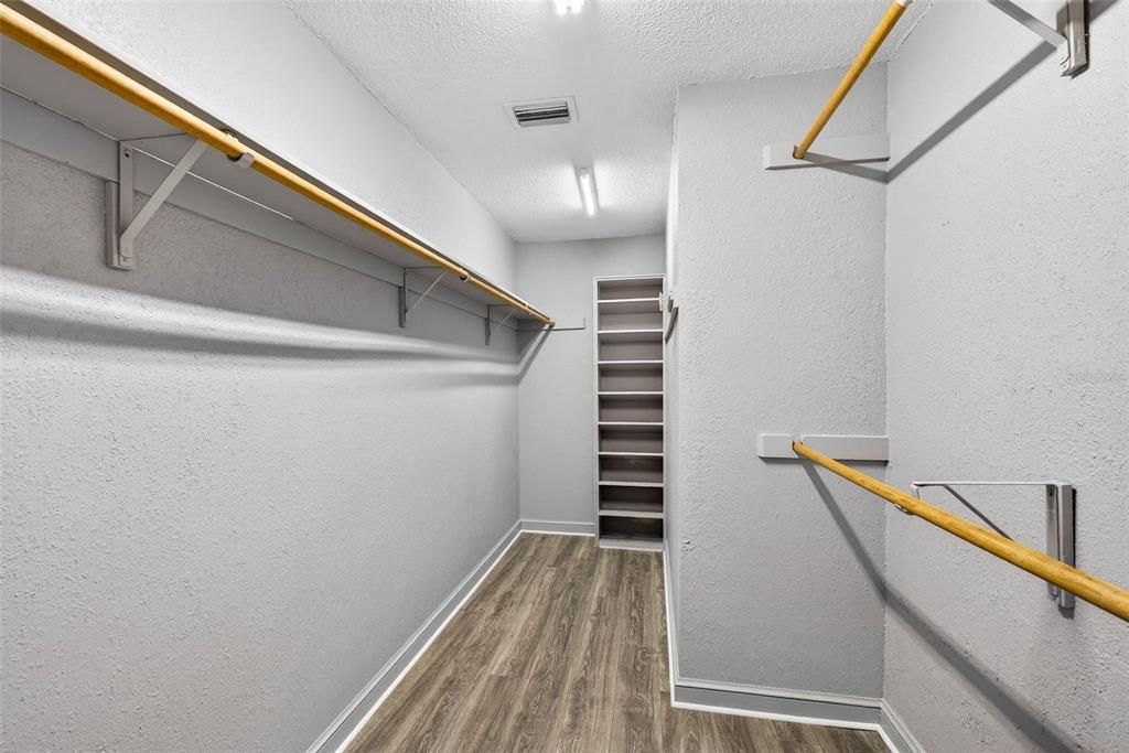 Activo con contrato: $625,000 (3 camas, 3 baños, 3636 Pies cuadrados)