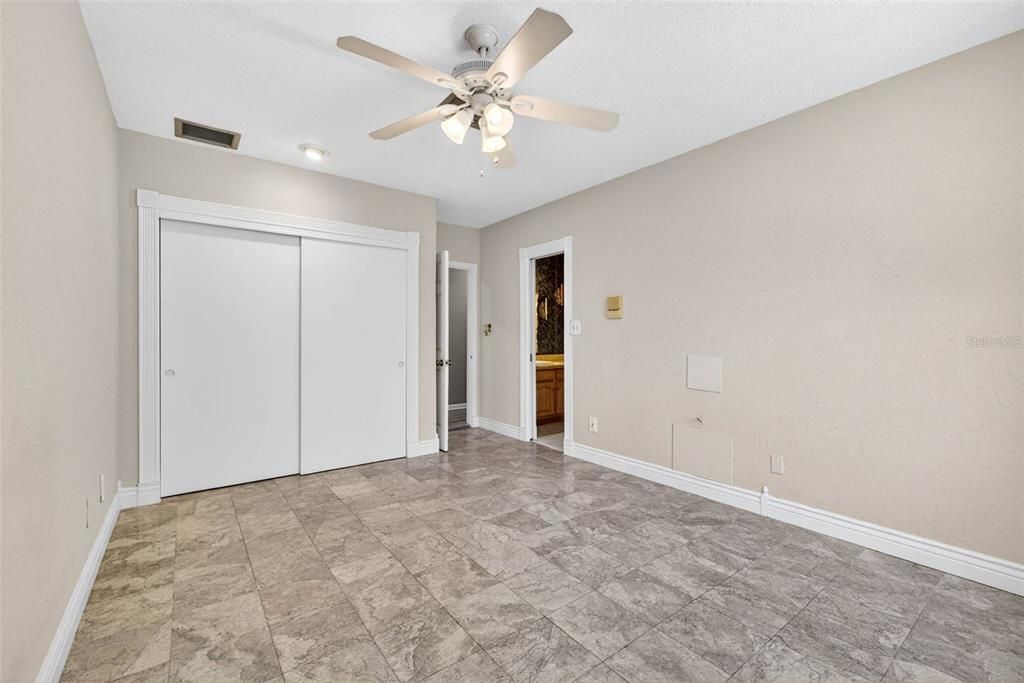 Activo con contrato: $625,000 (3 camas, 3 baños, 3636 Pies cuadrados)