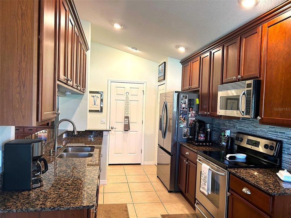 Active With Contract: $305,000 (2 beds, 2 baths, 1703 Square Feet)