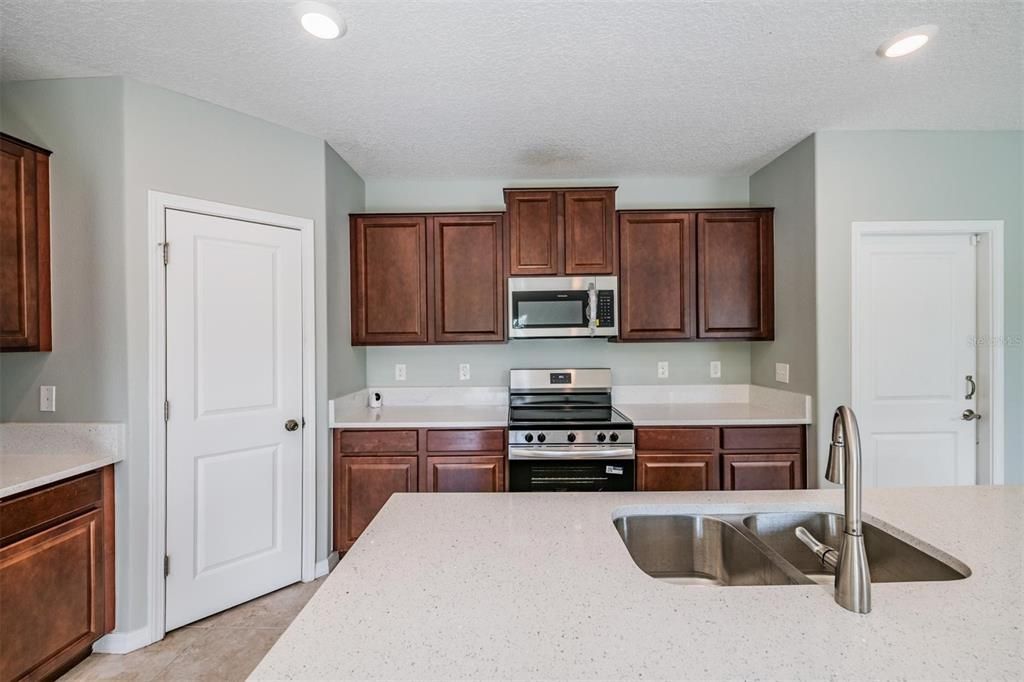 For Sale: $315,000 (4 beds, 2 baths, 1875 Square Feet)