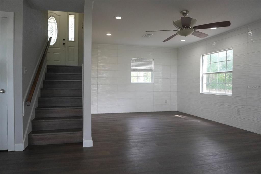 Active With Contract: $389,000 (3 beds, 2 baths, 2032 Square Feet)