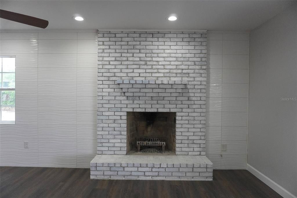 Active With Contract: $389,000 (3 beds, 2 baths, 2032 Square Feet)