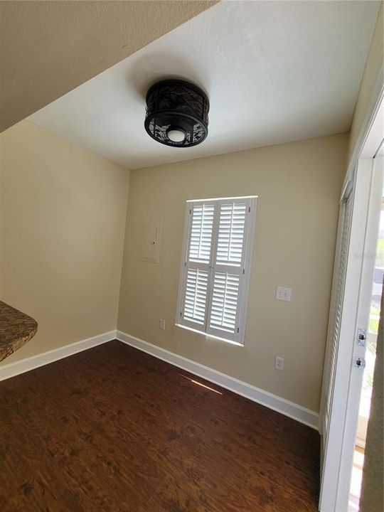 Active With Contract: $2,900 (2 beds, 2 baths, 1032 Square Feet)