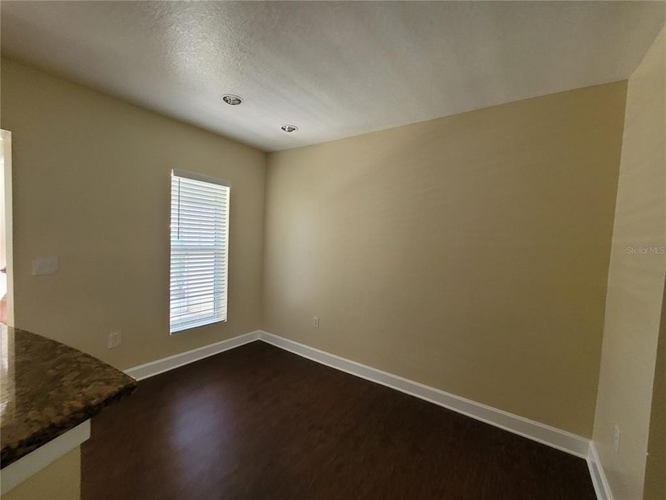 Active With Contract: $2,900 (2 beds, 2 baths, 1032 Square Feet)