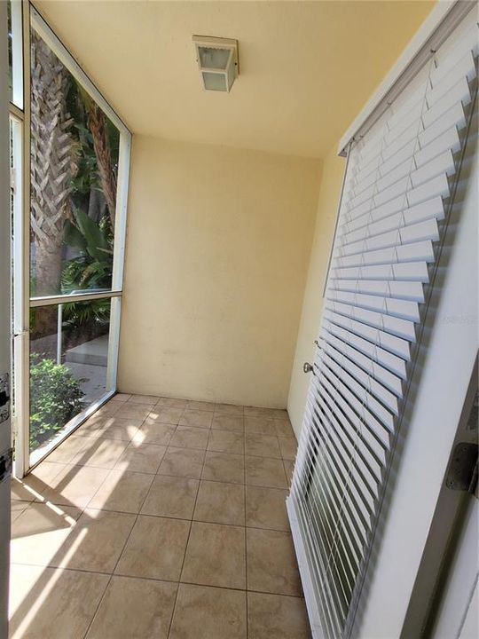 Active With Contract: $2,900 (2 beds, 2 baths, 1032 Square Feet)