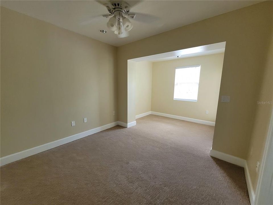 Active With Contract: $2,900 (2 beds, 2 baths, 1032 Square Feet)