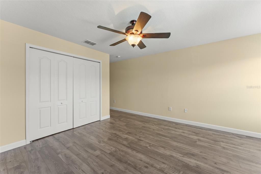Activo con contrato: $239,900 (2 camas, 2 baños, 1564 Pies cuadrados)