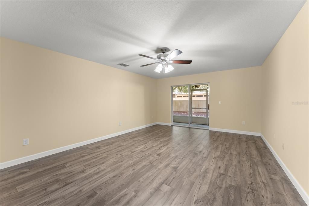 Activo con contrato: $239,900 (2 camas, 2 baños, 1564 Pies cuadrados)