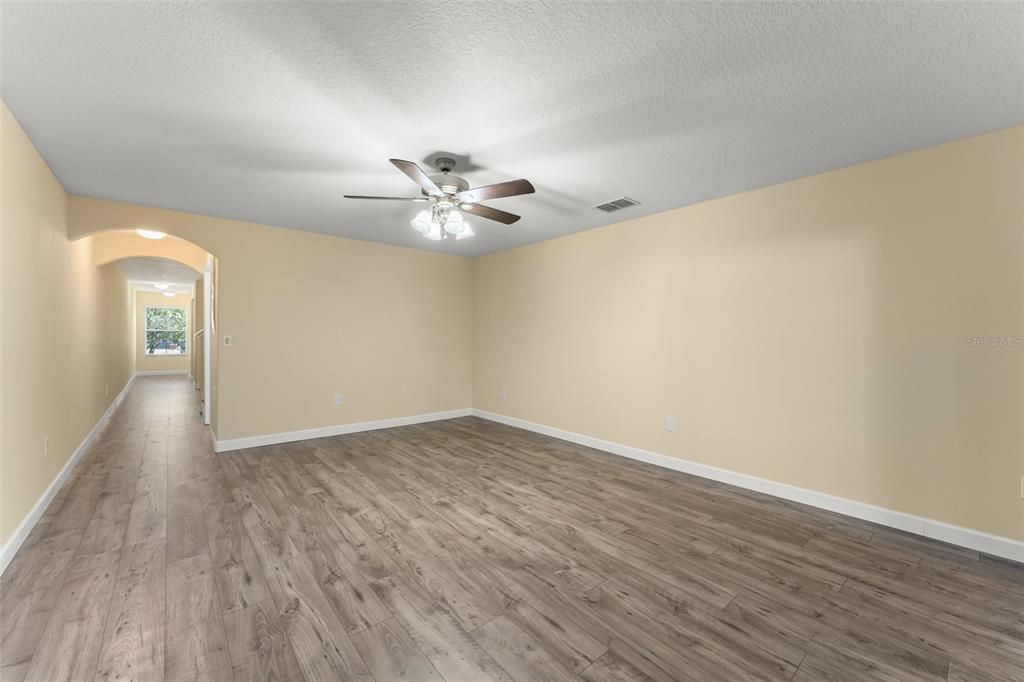 Activo con contrato: $239,900 (2 camas, 2 baños, 1564 Pies cuadrados)