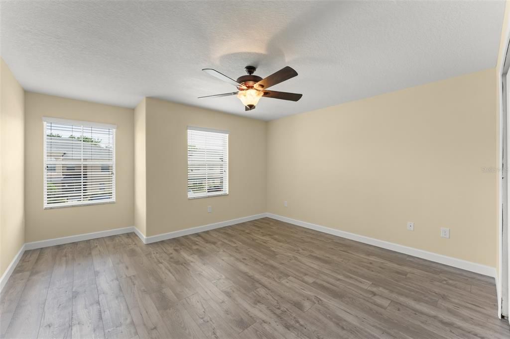 Activo con contrato: $239,900 (2 camas, 2 baños, 1564 Pies cuadrados)
