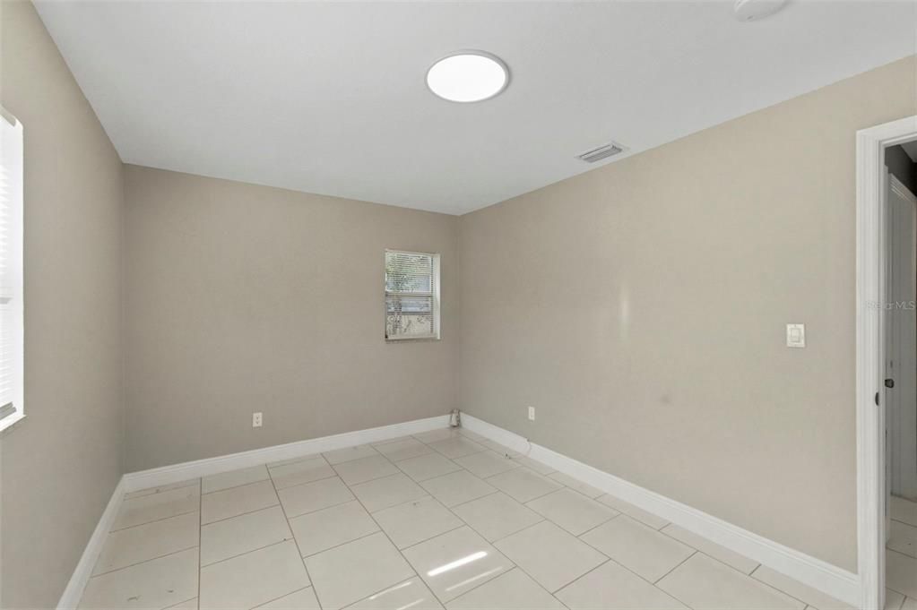 Activo con contrato: $315,000 (3 camas, 2 baños, 1296 Pies cuadrados)